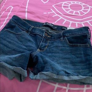 hollister dark wash jean shorts size: 5 (27)